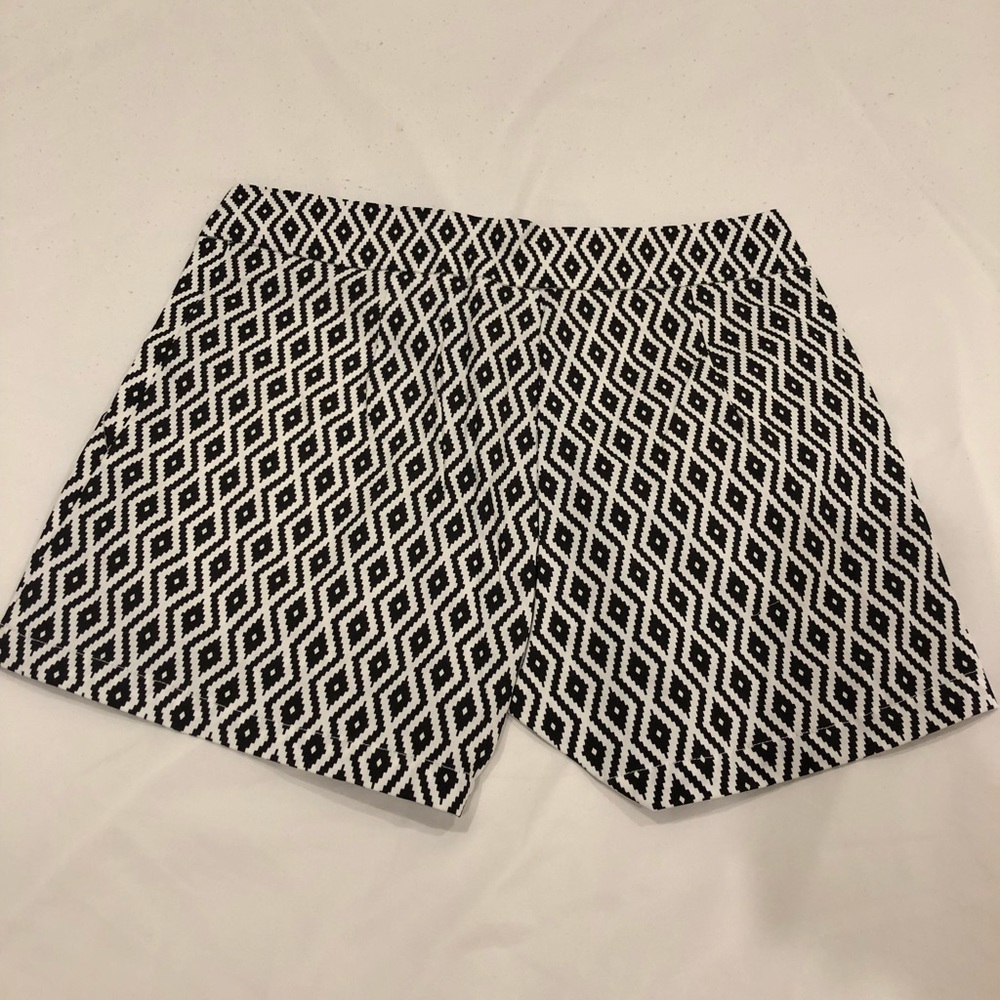 patterned shorts - Picture 4 of 4